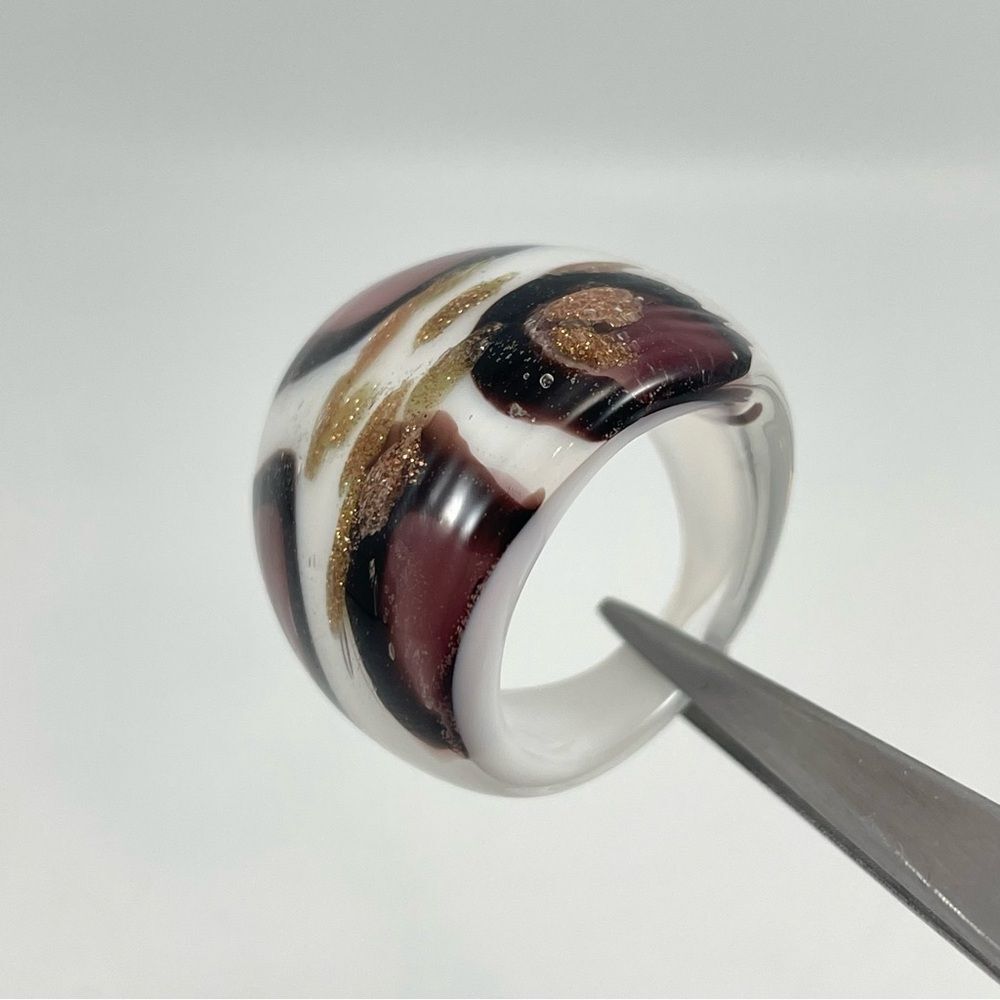 Stunning White Hand Blown Glass Ring Amethyst Color and Gold Retro Chunky 6.5